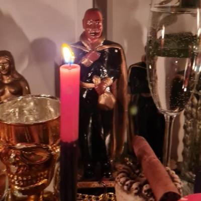 Padrões de escassez e bloqueios materiais: Entenda a proposta do ritual do Exu do Ouro